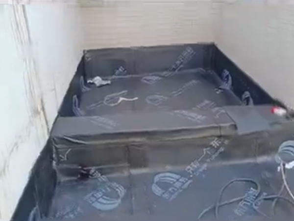 建坤屋頂補漏